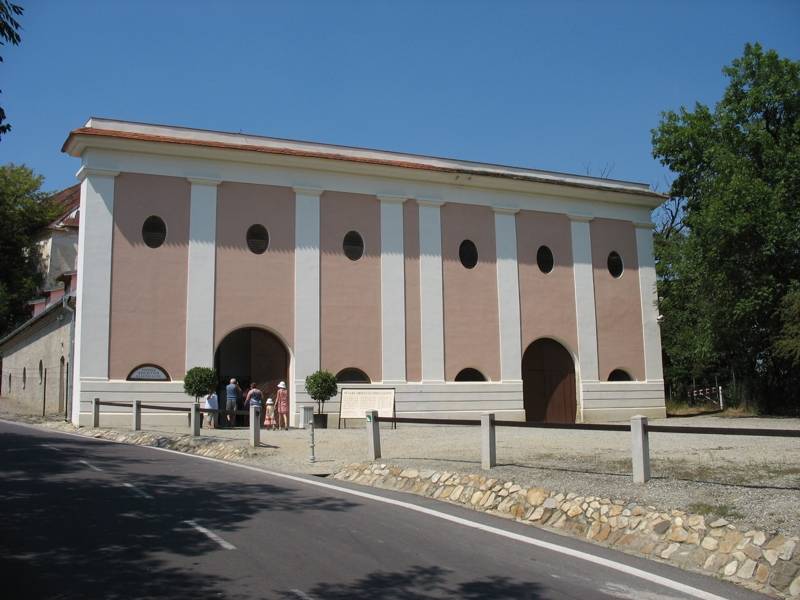 Rekonstruovaná kočárovna - místo konání tradičních historických výstav.