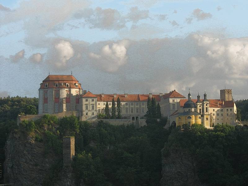Pohled na zámek Vranov nad Dyjí v současnosti.